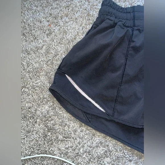 Lululemon black Hotty Hot Low-Rise Lined Short 2.5" - Picture 6 of 7
